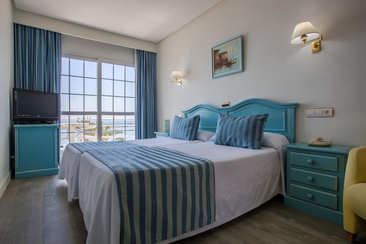 Hotel Villa De Laredo Фуэнхирола Экстерьер фото