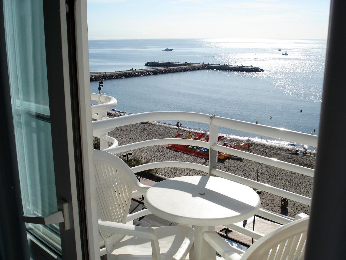 Hotel Villa De Laredo Фуэнхирола Экстерьер фото