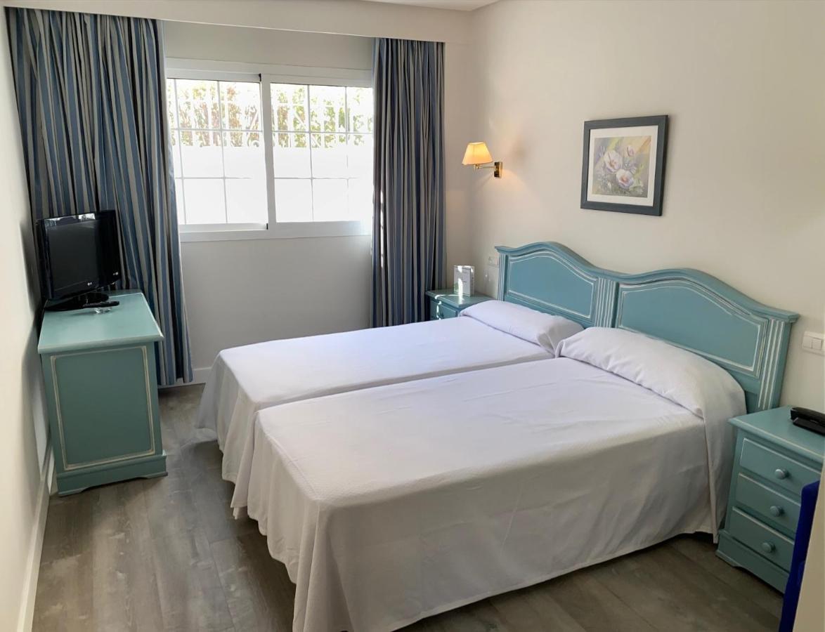 Hotel Villa De Laredo Фуэнхирола Экстерьер фото