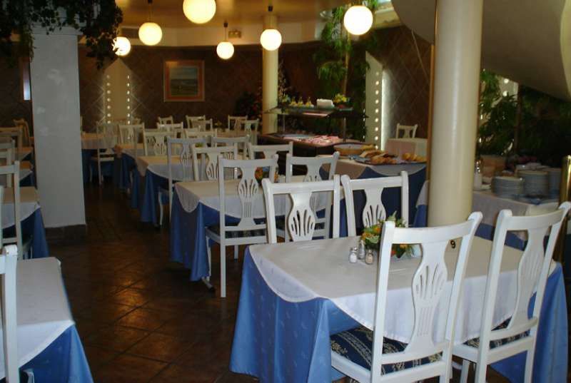 Hotel Villa De Laredo Фуэнхирола Экстерьер фото