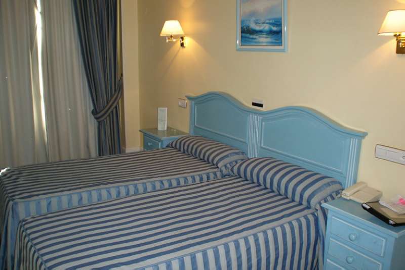 Hotel Villa De Laredo Фуэнхирола Экстерьер фото