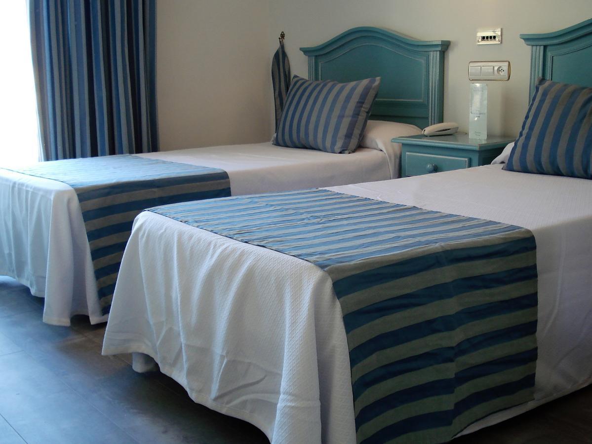 Hotel Villa De Laredo Фуэнхирола Экстерьер фото