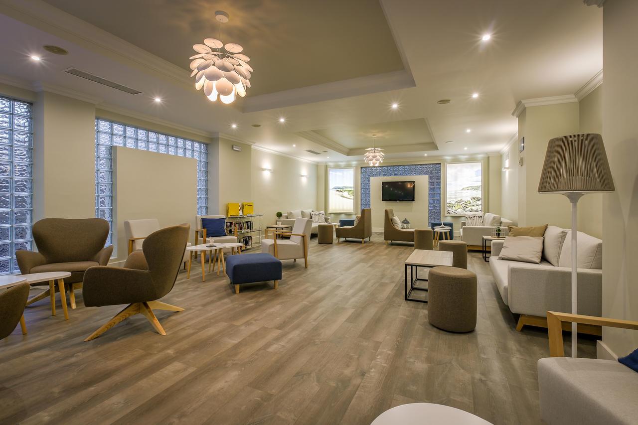 Hotel Villa De Laredo Фуэнхирола Экстерьер фото