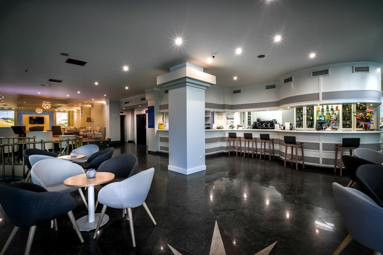 Hotel Villa De Laredo Фуэнхирола Экстерьер фото