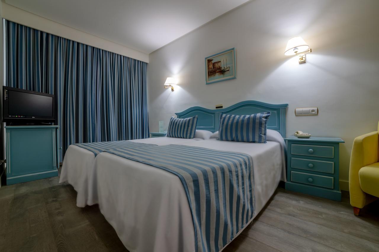 Hotel Villa De Laredo Фуэнхирола Экстерьер фото