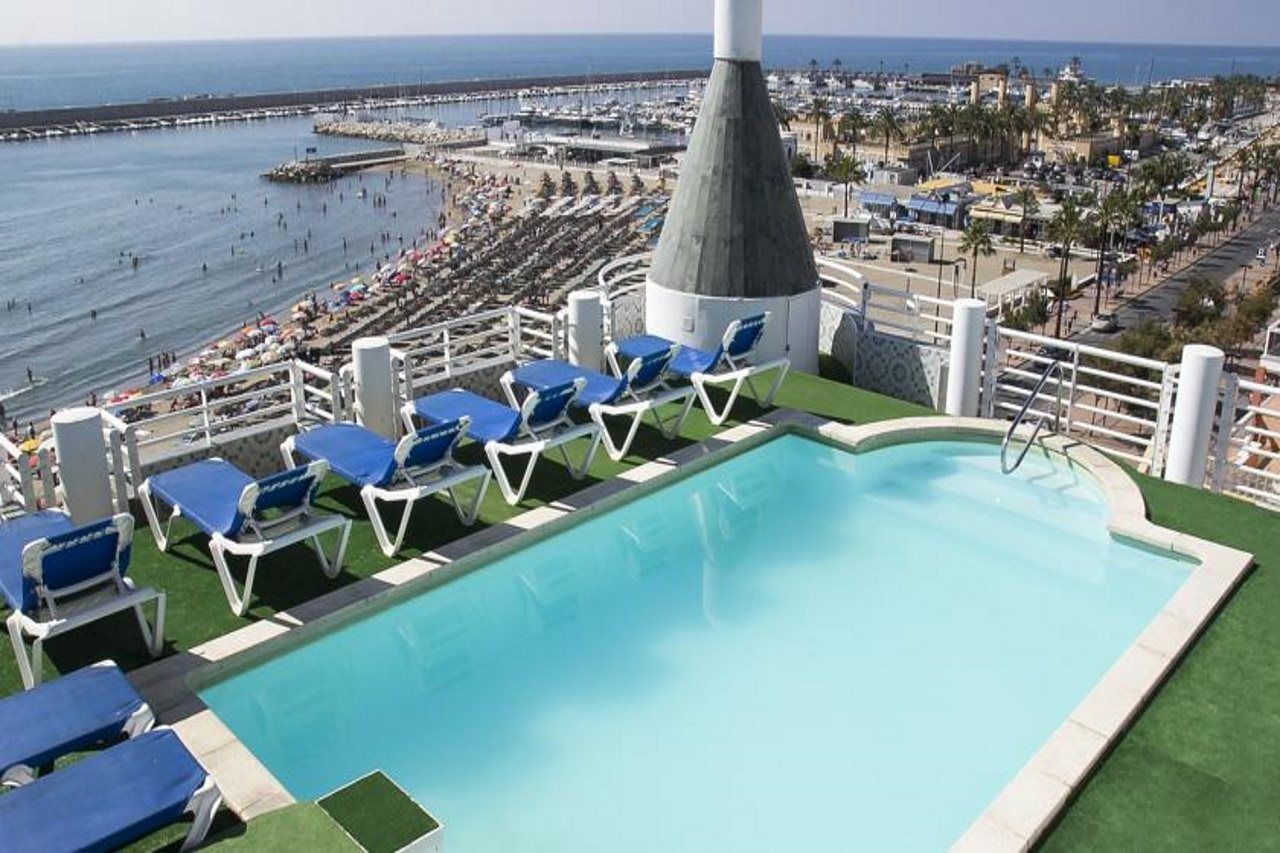 Hotel Villa De Laredo Фуэнхирола Экстерьер фото