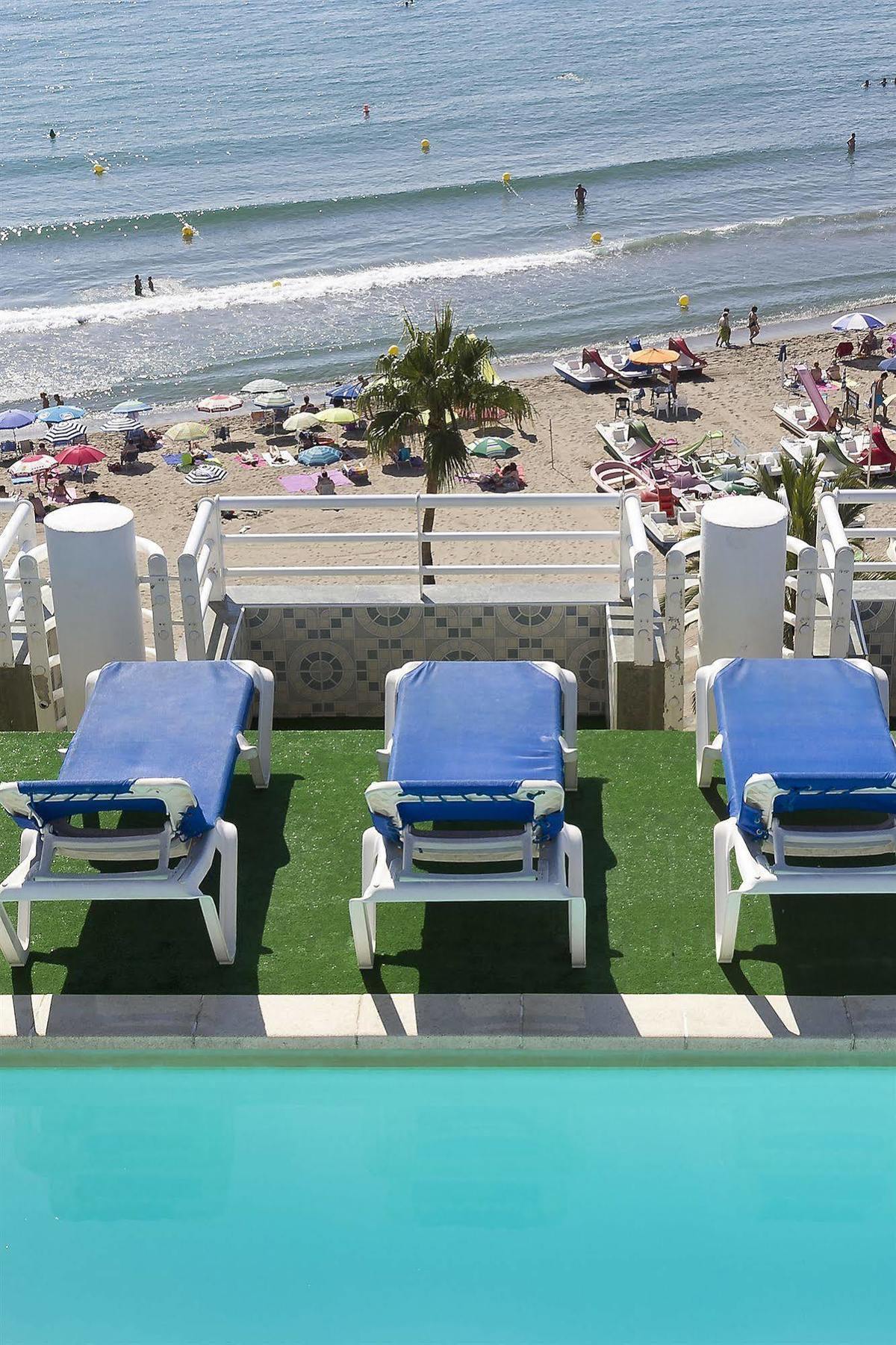 Hotel Villa De Laredo Фуэнхирола Экстерьер фото