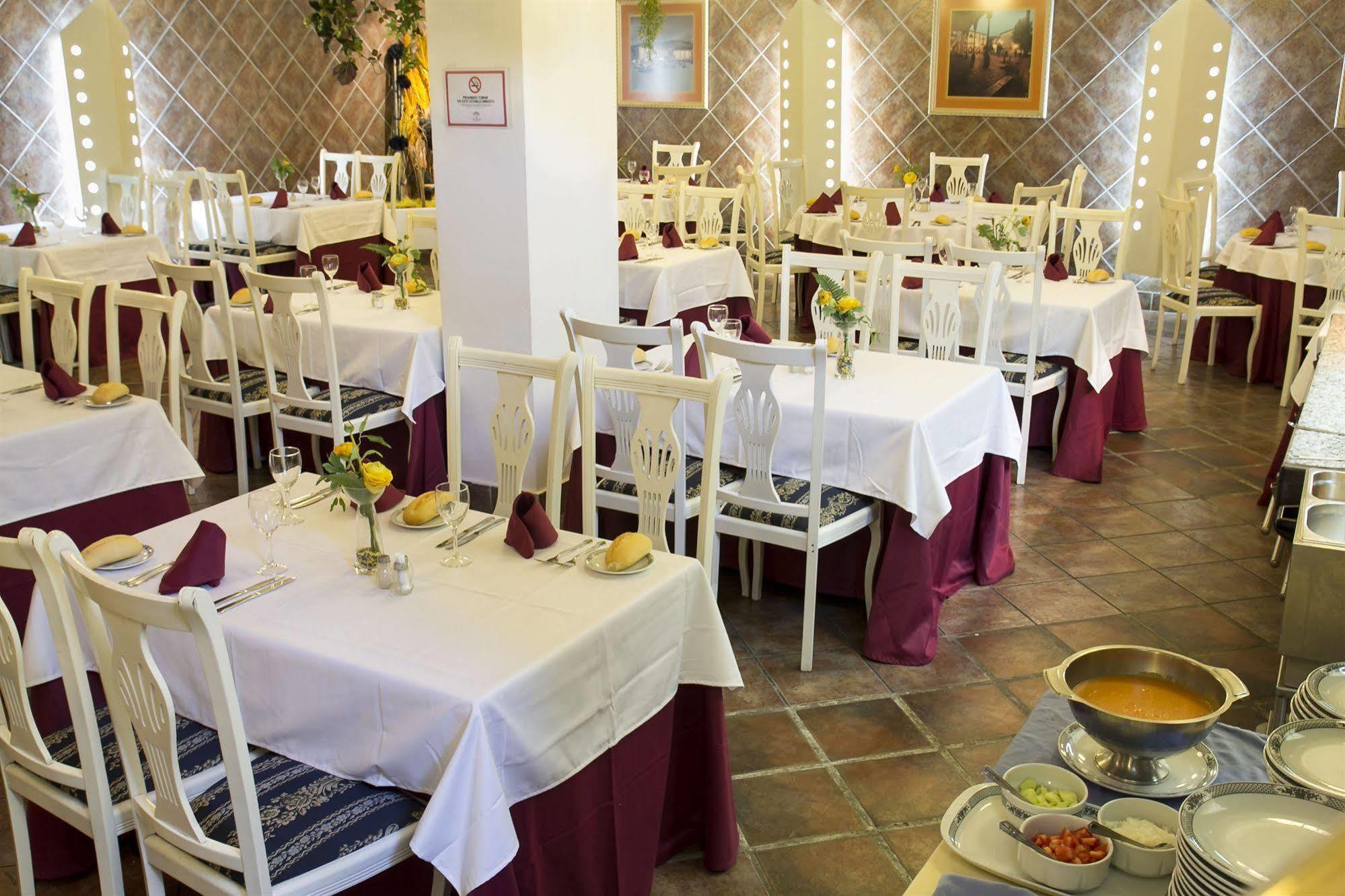 Hotel Villa De Laredo Фуэнхирола Экстерьер фото