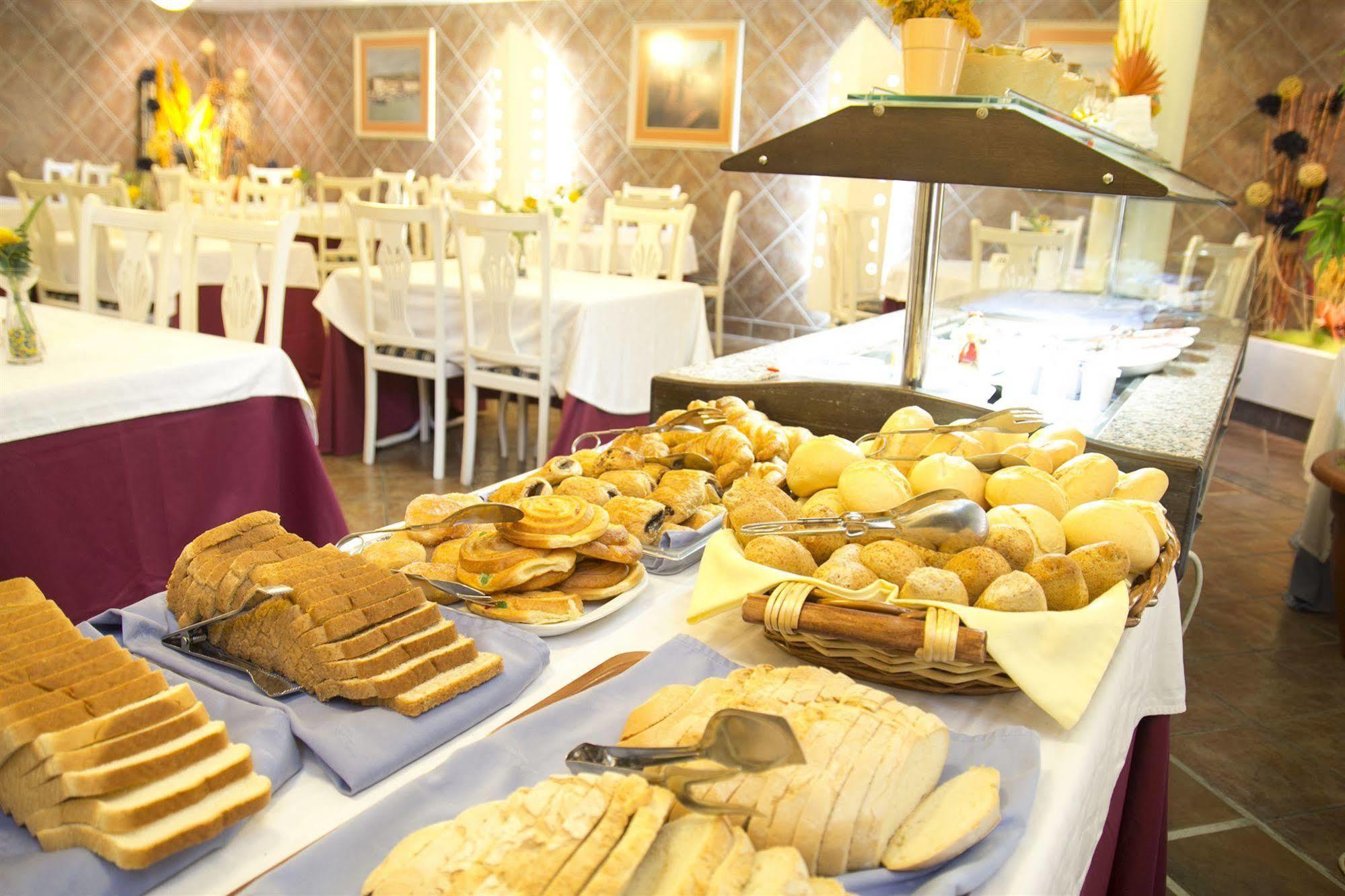 Hotel Villa De Laredo Фуэнхирола Экстерьер фото