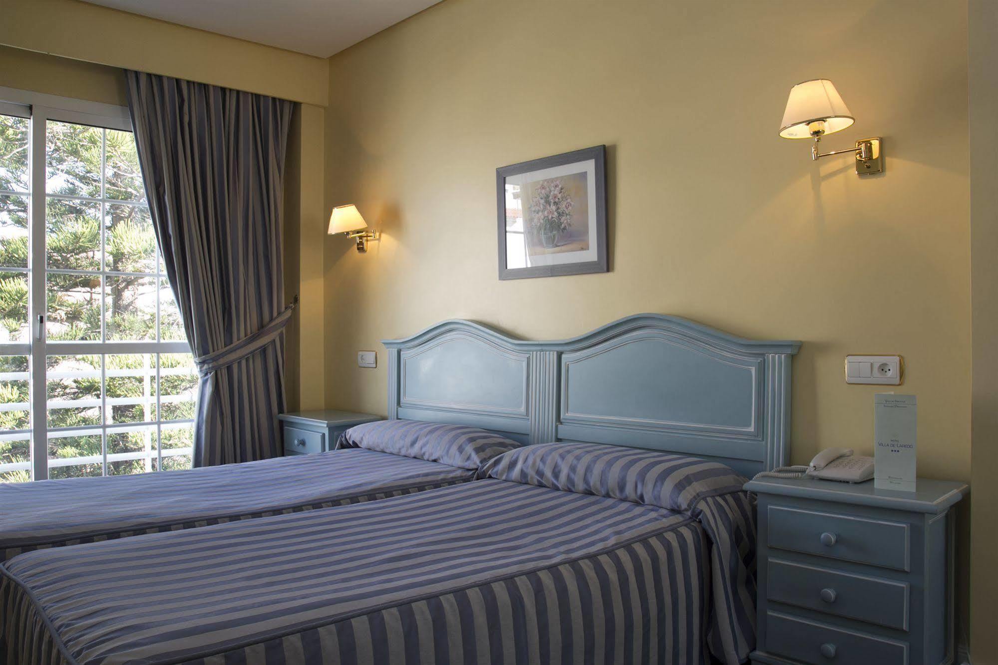 Hotel Villa De Laredo Фуэнхирола Экстерьер фото