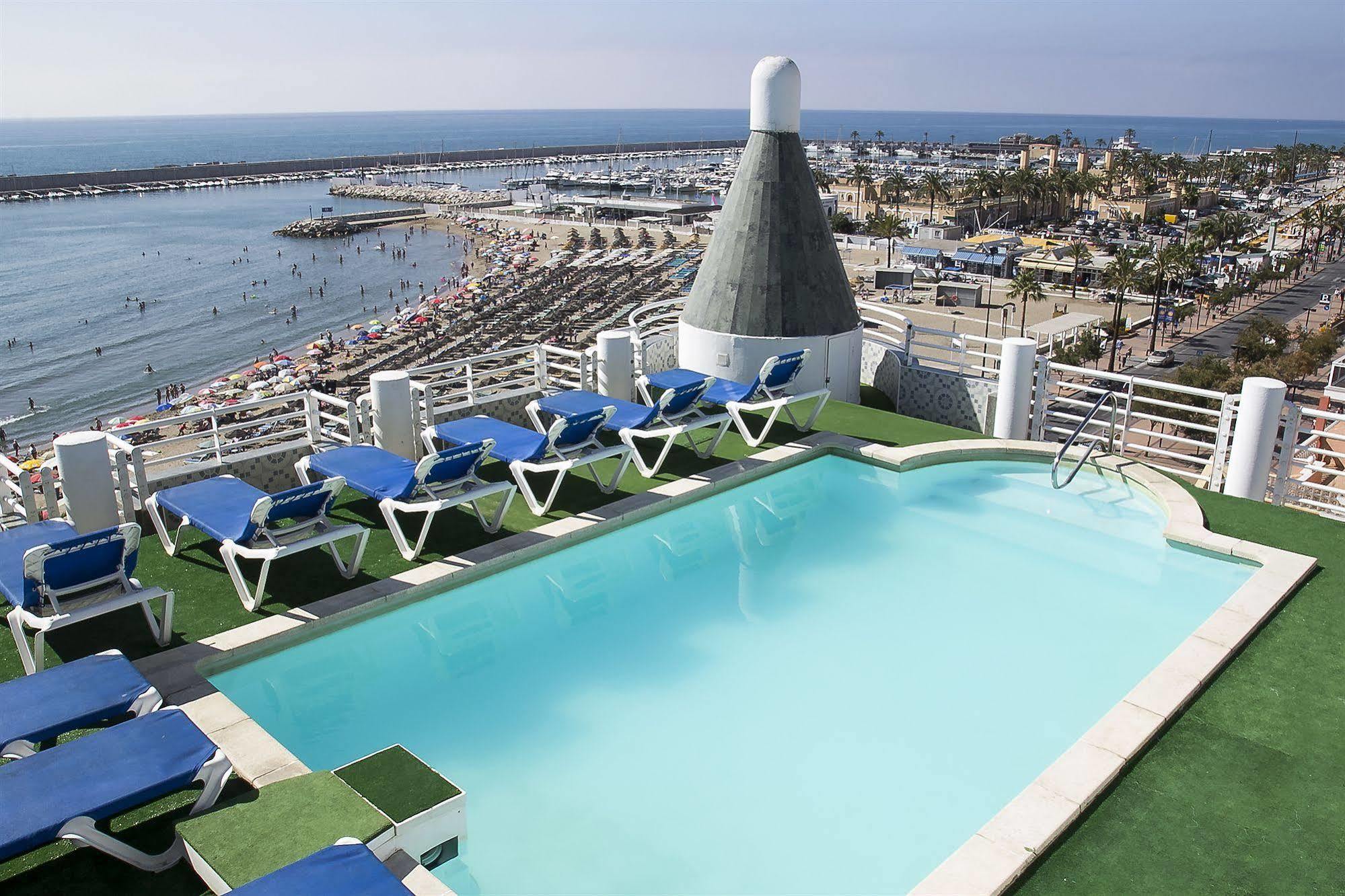 Hotel Villa De Laredo Фуэнхирола Экстерьер фото