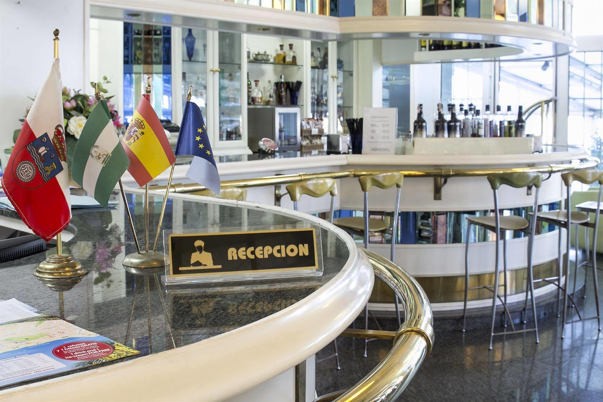 Hotel Villa De Laredo Фуэнхирола Экстерьер фото