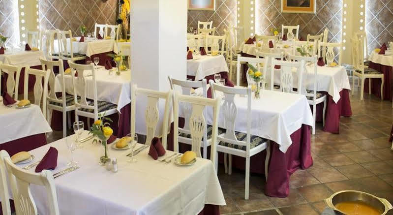 Hotel Villa De Laredo Фуэнхирола Экстерьер фото