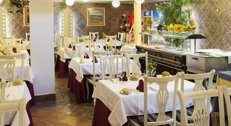 Hotel Villa De Laredo Фуэнхирола Экстерьер фото
