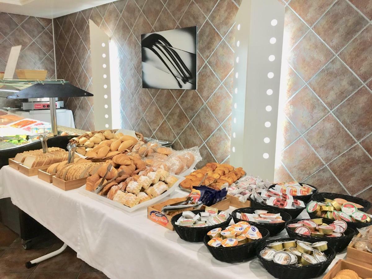 Hotel Villa De Laredo Фуэнхирола Экстерьер фото