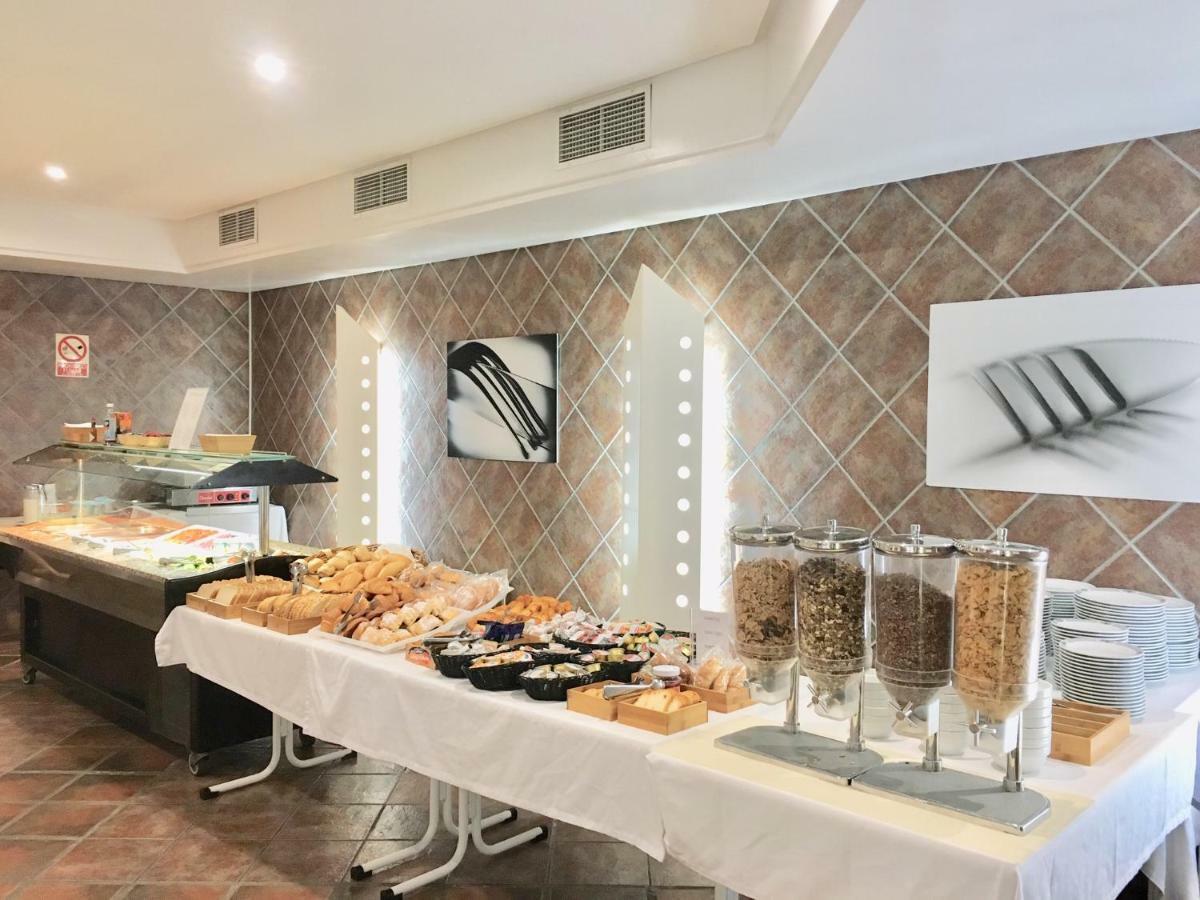 Hotel Villa De Laredo Фуэнхирола Экстерьер фото