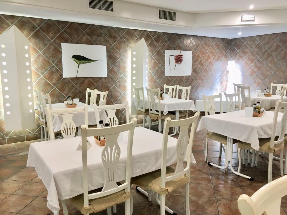 Hotel Villa De Laredo Фуэнхирола Экстерьер фото