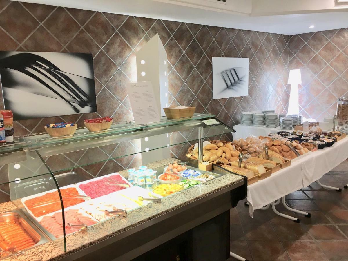 Hotel Villa De Laredo Фуэнхирола Экстерьер фото