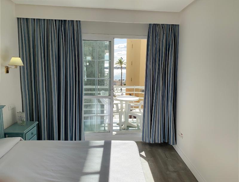 Hotel Villa De Laredo Фуэнхирола Экстерьер фото